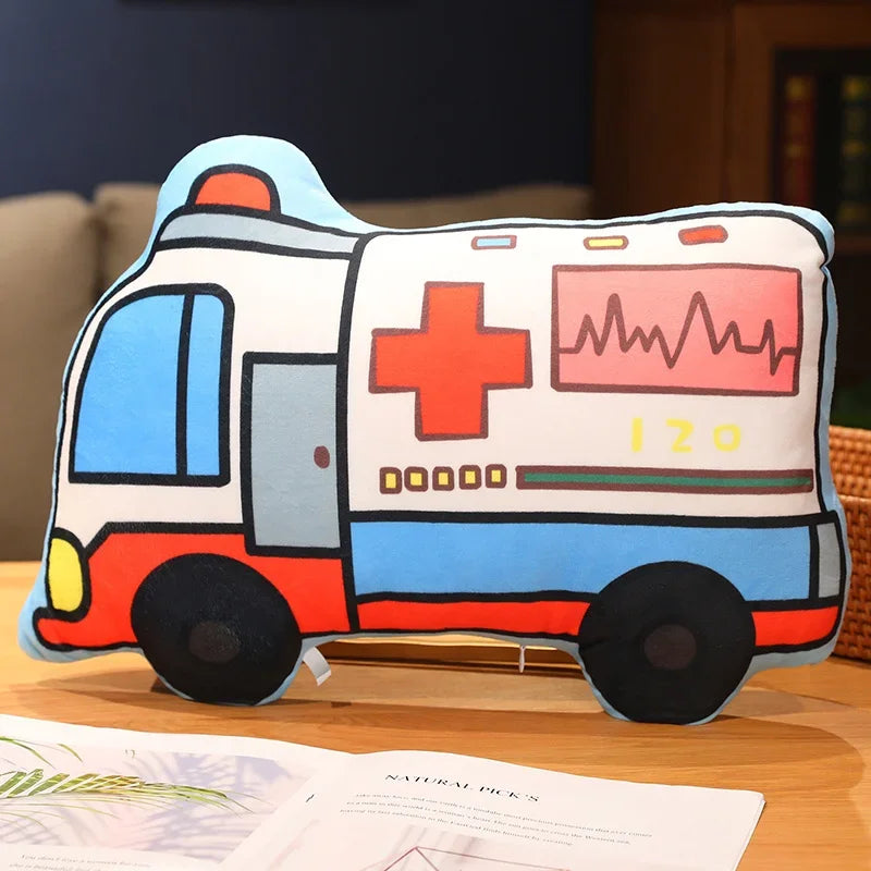 Spielerische Kuschelkissen mit Auto u. a. Motiven