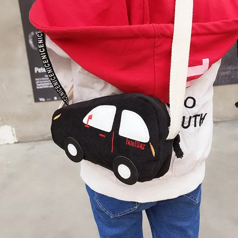 Niedliche Umhängetasche im Auto-Look – Perfekt für kleine Autofans