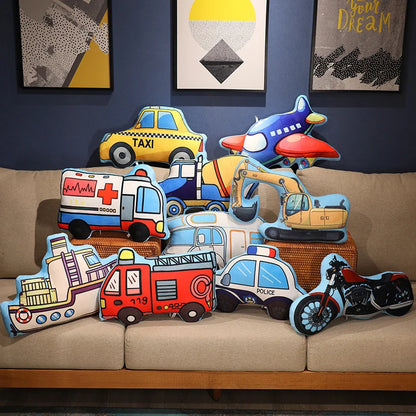 Spielerische Kuschelkissen mit Auto u. a. Motiven